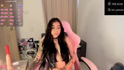 Snapshot of circe_l chatting on November 2025 09:48:01 PM Paulina online show from November 2025 09:48:01 PM