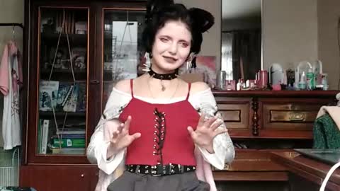 Snapshot of clarettarowand chatting on October 2025 06:01:02 AM Eva online show from October 2025 06:01:02 AM