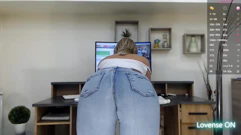 Snapshot of classy_medeeea chatting on February 2025 01:22:01 AM Deea xxx online show from February 2025 01:22:01 AM