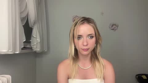 ClaudiaGold online show from September 2025 08:30:02 PM