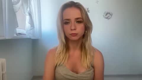 ClaudiaGold online show from September 2025 03:01:02 PM
