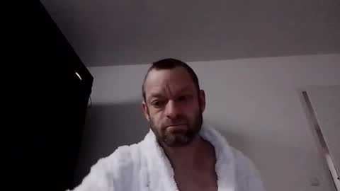 Snapshot of clausenflorian880 chatting on December 2025 10:42:01 AM Florian online show from December 2025 10:42:01 AM