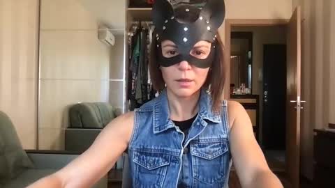 Snapshot of cleo_catra chatting on October 2025 11:17:01 AM cleo_catra online show from October 2025 11:17:01 AM