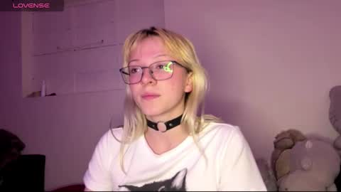  CLOE  online show from October 2025 10:21:02 PM