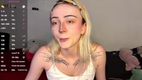  CLOE  online show from October 2025 07:54:02 PM