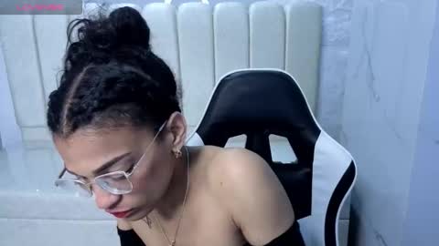 Snapshot of cloe_tx_ chatting on October 2025 03:17:01 AM cloee online show from October 2025 03:17:01 AM