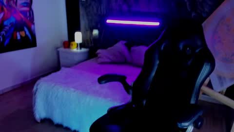 Cloe  online show from October 2025 06:53:01 PM