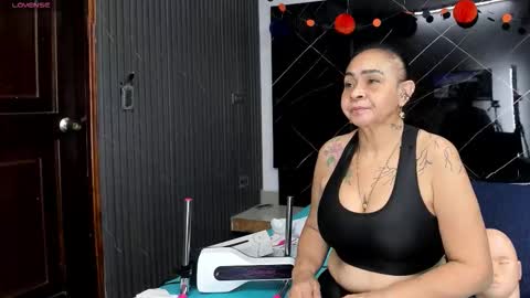 Snapshot of cloee_rabbyt chatting on November 2025 11:21:02 AM CLOE online show from November 2025 11:21:02 AM