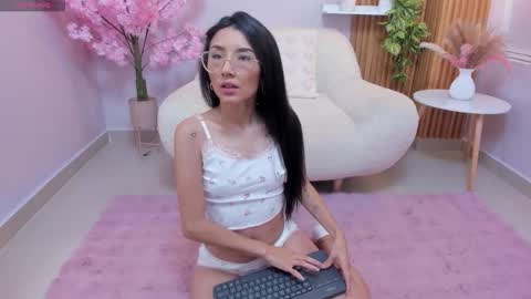 Snapshot of cloy_baby chatting on October 2025 10:15:02 AM Eilyn online show from October 2025 10:15:02 AM