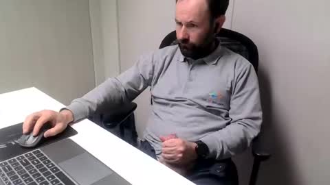 Snapshot of cmp_brandon chatting on December 2024 03:11:01 PM cmp_brandon online show from December 2024 03:11:01 PM