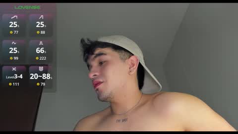 Snapshot of cmzo_ chatting on October 2025 12:43:01 AM Johan online show from October 2025 12:43:01 AM