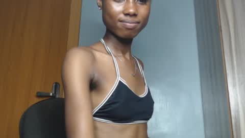 coco_petitqueen online show from January 2025 07:49:01 PM