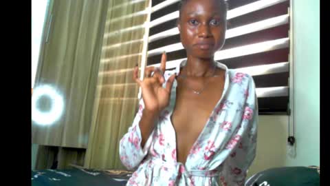 coco_petitqueen online show from January 2025 11:17:01 AM