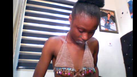 coco_petitqueen online show from January 2025 09:44:02 AM