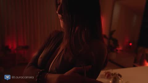 Snapshot of colouristic chatting on October 2025 01:48:02 AM Laura online show from October 2025 01:48:02 AM