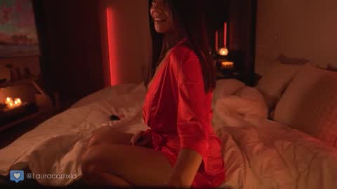 Snapshot of colouristic chatting on October 2025 02:01:02 AM Laura online show from October 2025 02:01:02 AM