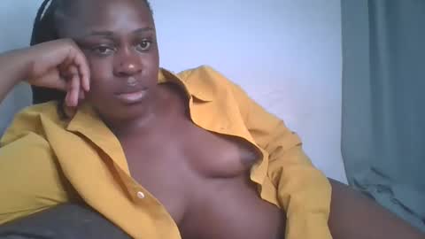 Snapshot of comicalcara chatting on January 2025 10:41:02 PM Cara online show from January 2025 10:41:02 PM