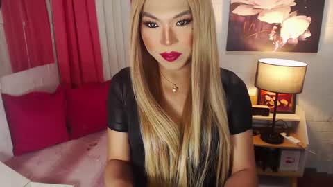 Snapshot of commanderofsexx chatting on January 2025 11:17:01 PM QUEEN SABRINA online show from January 2025 11:17:01 PM