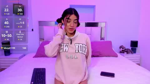 Snapshot of coral_jhoness chatting on November 2025 04:44:01 AM Carol Jhones online show from November 2025 04:44:01 AM