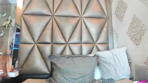 Cori  online show from October 2025 11:52:02 AM