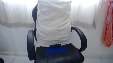 Snapshot of corolaxxl chatting on October 2025 05:41:02 PM corolaxxl online show from October 2025 05:41:02 PM