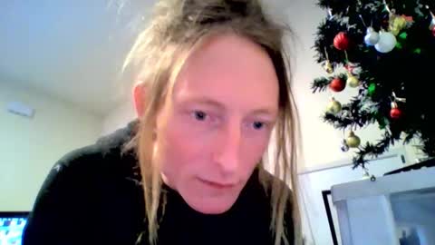 Snapshot of couchfireplace chatting on December 2025 10:19:01 AM couchfireplace online show from December 2025 10:19:01 AM