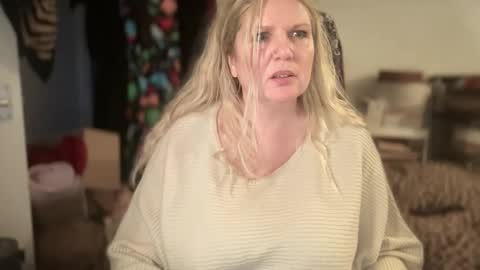 Snapshot of cougarmollie chatting on December 2025 01:06:01 PM Mollie online show from December 2025 01:06:01 PM