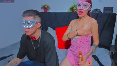 Snapshot of couple_2533 chatting on November 2025 10:48:02 AM couple_2533 online show from November 2025 10:48:02 AM