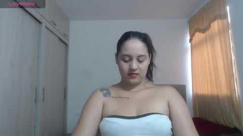 ALEJANDRO Y EMILY  online show from September 2025 01:22:01 PM