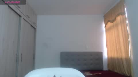 Snapshot of couple_sexandlove chatting on October 2025 12:25:02 PM ALEJANDRO Y EMILY online show from October 2025 12:25:02 PM