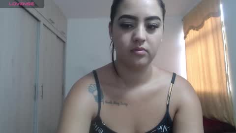 Snapshot of couple_sexandlove chatting on October 2025 01:43:02 PM ALEJANDRO Y EMILY online show from October 2025 01:43:02 PM