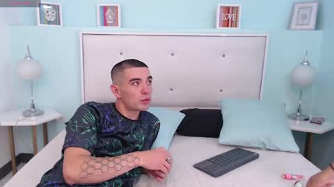 Snapshot of couplecolombia_gh chatting on February 2025 03:42:02 AM lola y juan online show from February 2025 03:42:02 AM