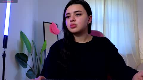 Courtney online show from September 2025 01:35:01 PM