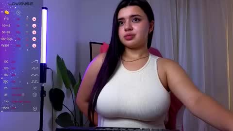 Courtney online show from October 2025 03:02:01 PM