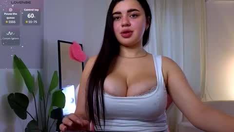 Courtney online show from October 2025 01:54:02 PM