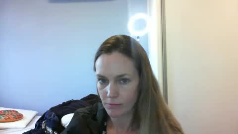 Anny online show from October 2025 10:49:01 AM