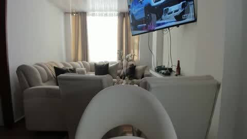 LAURA online show from November 2025 04:17:02 PM