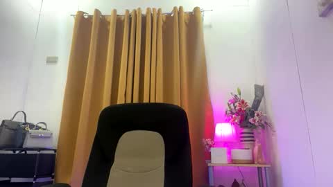 A S H L Y online show from September 2025 11:04:02 AM