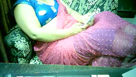 Snapshot of crezybhabihot chatting on November 2025 09:48:01 PM Sonika69 online show from November 2025 09:48:01 PM