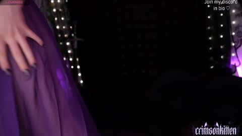 Snapshot of crimsonkitten chatting on October 2025 04:35:01 AM Crimson Kitten online show from October 2025 04:35:01 AM