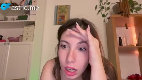 Astrid online show from October 2025 08:50:01 PM