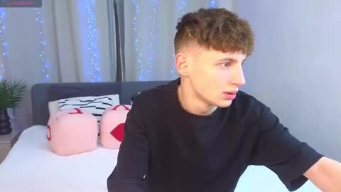 Snapshot of crisp1n chatting on November 2025 02:52:02 PM Chris online show from November 2025 02:52:02 PM