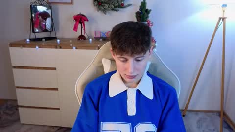 Snapshot of crisp1n chatting on December 2025 03:17:01 PM Chris online show from December 2025 03:17:01 PM