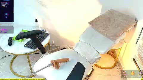 Snapshot of criss_evanss1 chatting on October 2025 08:28:02 PM Criss Evans online show from October 2025 08:28:02 PM