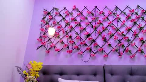 cristalshay online show from September 2025 11:54:01 AM