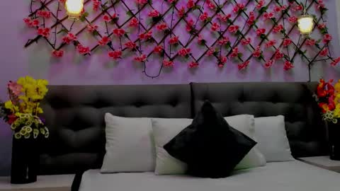 cristalshay online show from September 2025 11:43:01 AM