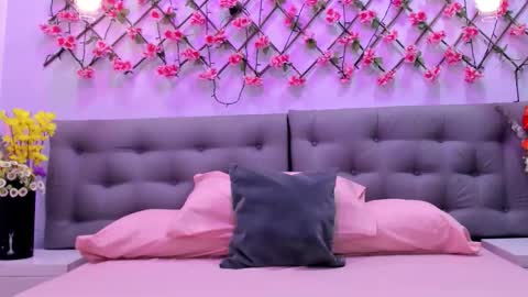 cristalshay online show from September 2025 12:05:01 PM