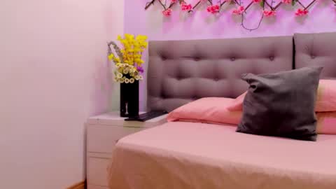 cristalshay online show from September 2025 12:26:01 PM