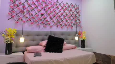 cristalshay online show from September 2025 11:34:02 AM