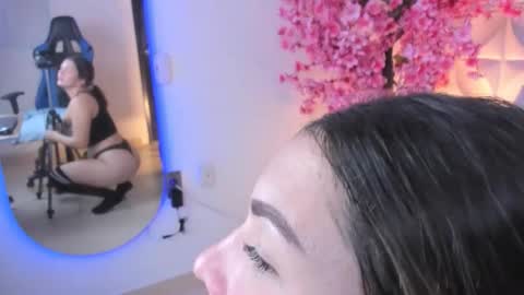 C R I S T I N A online show from October 2025 12:25:01 PM